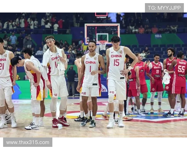 中国男篮迎战澳大利亚力争晋级世界杯四强全力拼搏展现拼搏精神