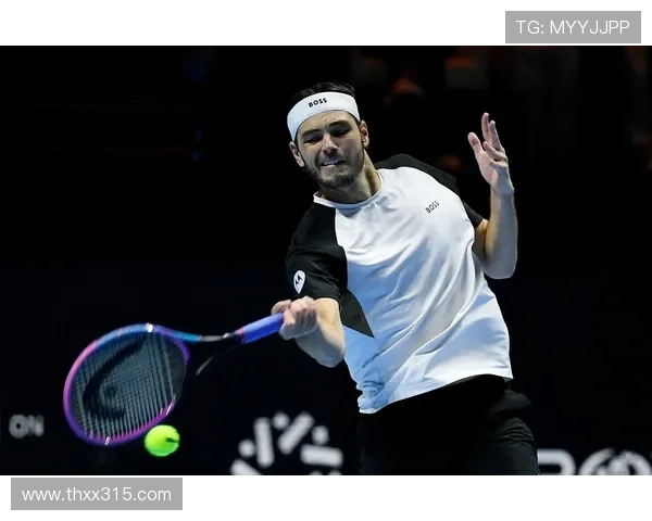 网球大满贯赛季回顾:新星崛起与老将争辉,赛场风云再起