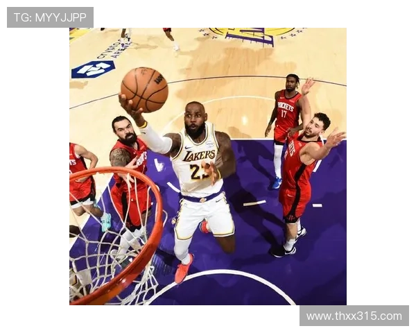 詹姆斯领衔湖人季前赛大胜对手 全队展现强大团队协作能力